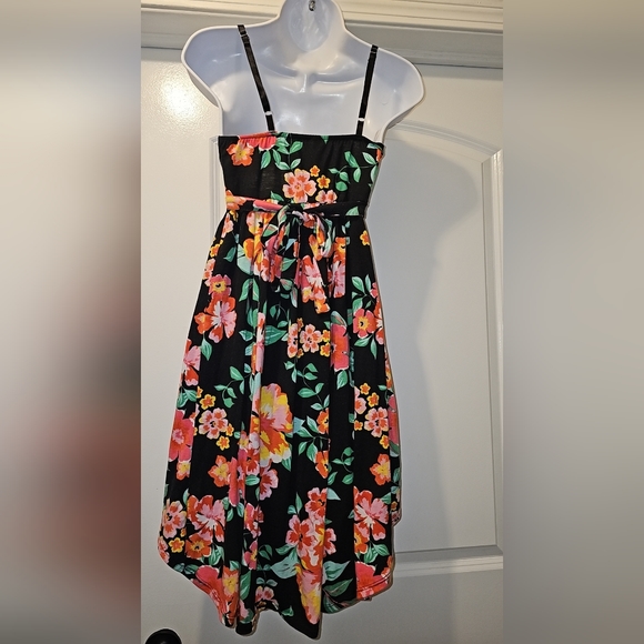 Lightly Padded Asymmetrical Sun Dress - Picture 4 of 4